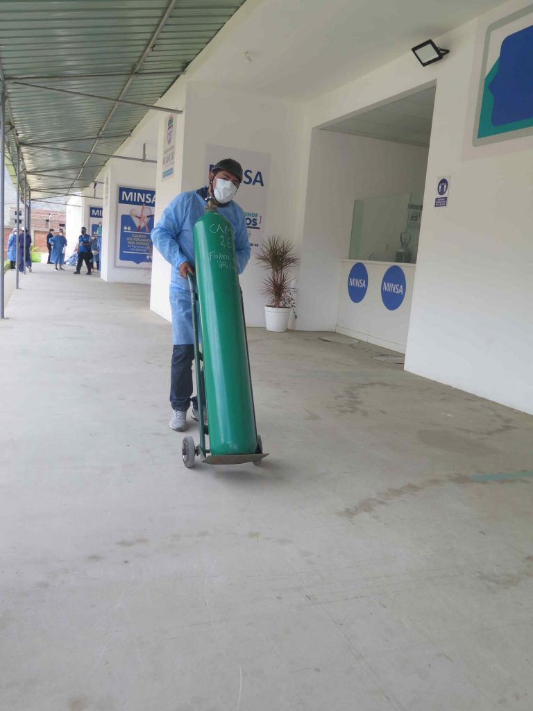 Médicos y pacientes de hospitales rezan por oxígeno medicinal