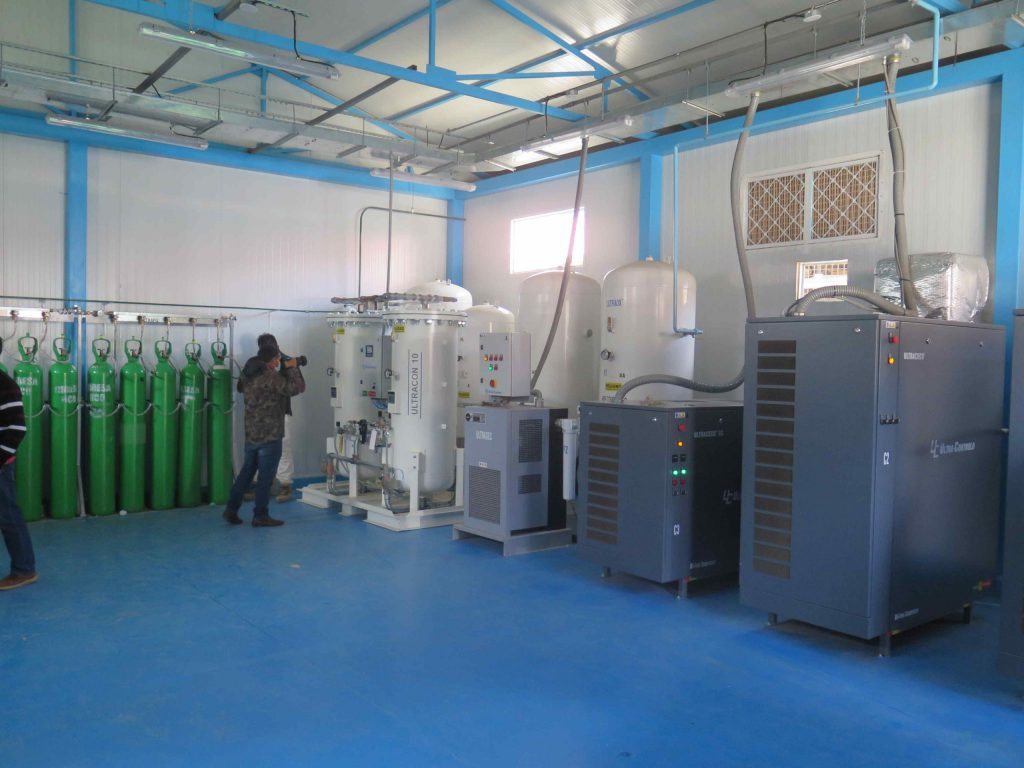 Producción de oxígeno del hospital de contingencia no alcanza para abastecer la demanda