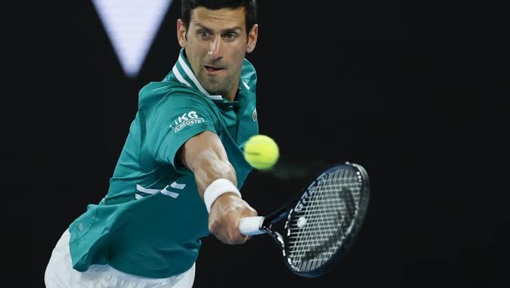 Djokovic sufrió para derrotar a Tiafoe