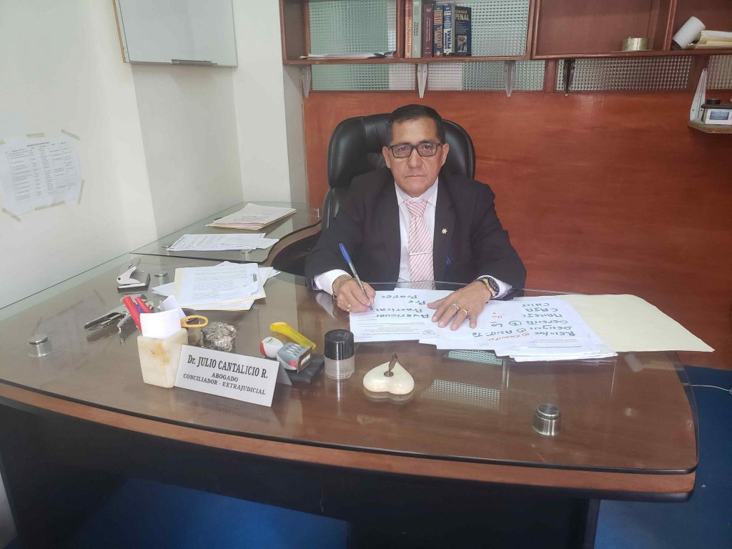 Exregidor denuncia a Mazzeti, Malaga y Vizcarra por beneficiarse con vacunas