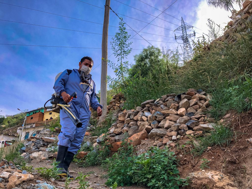 Intensifican desinfección de calles, establecimientos y vehículos en Huánuco