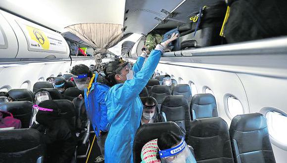 Proponen pase COVID-19 para permitir viajar a pasajeros que ya estén vacunados