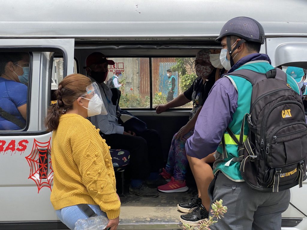 Transporte público repleto y sin cumplir medidas de bioseguridad