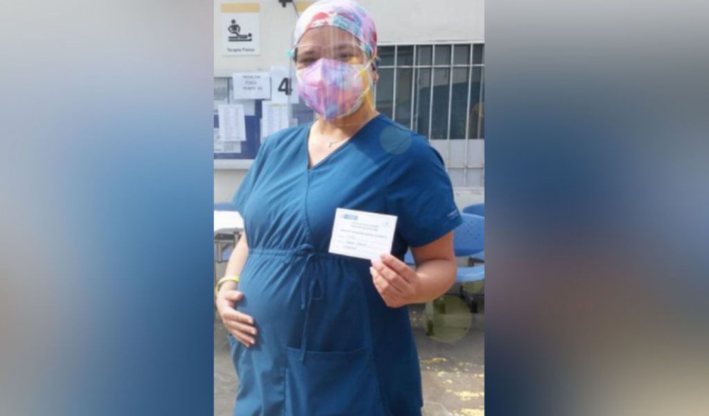 Médica con 30 semanas de gestación recibió vacuna contra el COVID-19