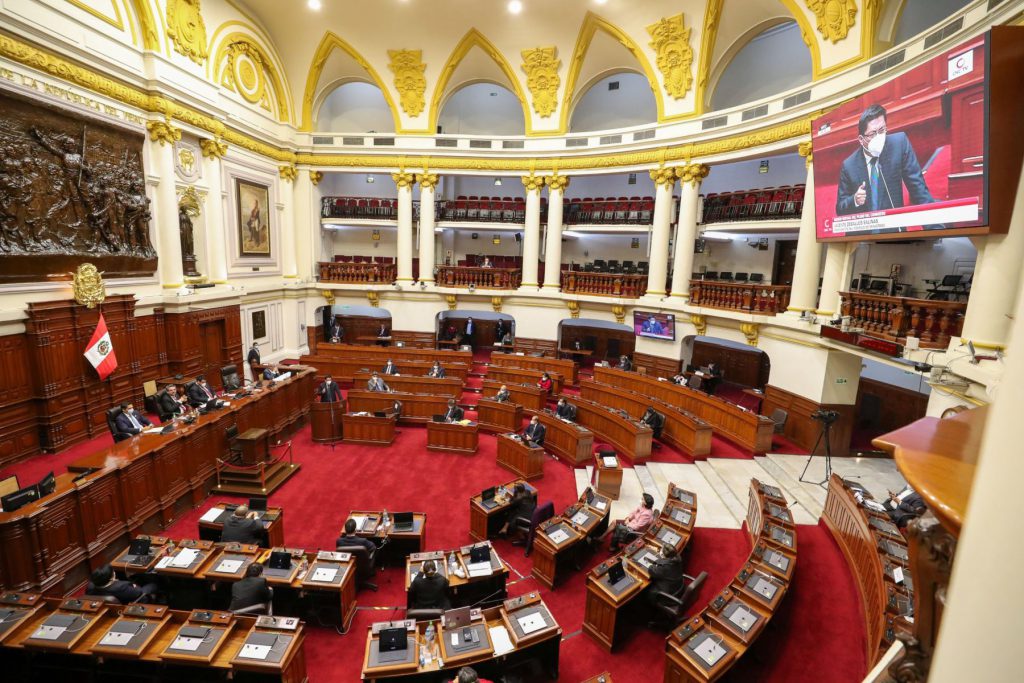 Congreso debate bachillerato automático para estudiantes universitarios