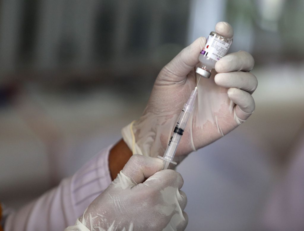 Austria suspende temporalmente vacunación con dosis de AstraZeneca