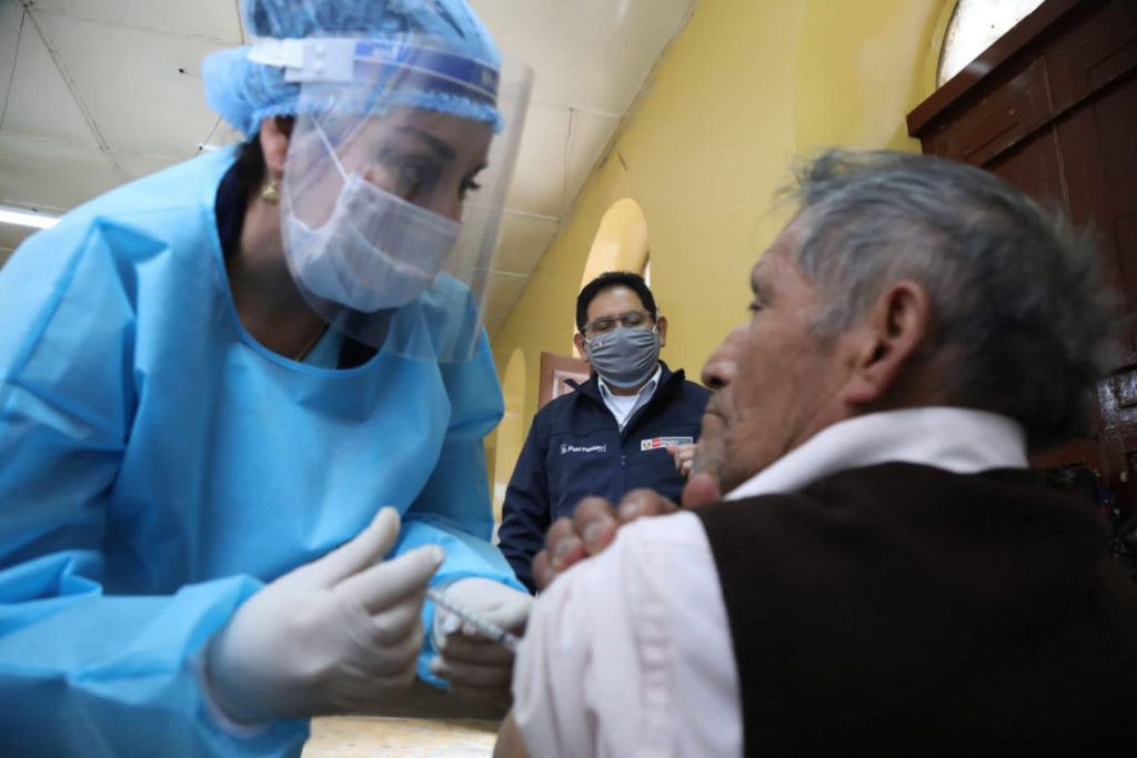 Vacunación de adultos mayores iniciará este lunes 8