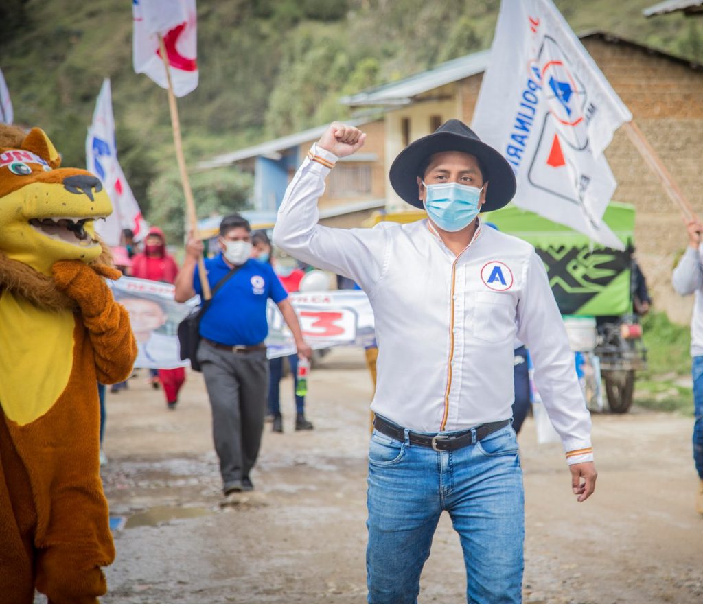 Apolinario dispuesto a impulsar leyes para reducir la desigualdad