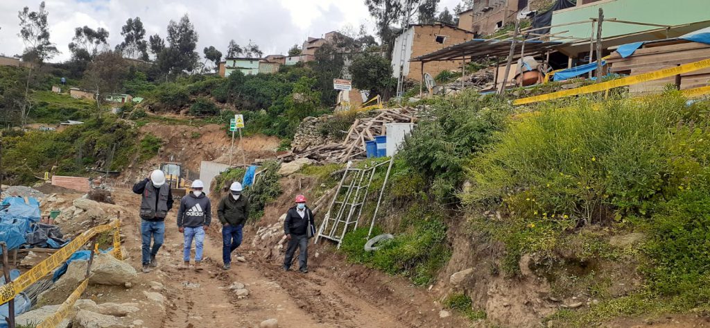 Casas se caen por construcción de colegio en Guelgash de Churubamba