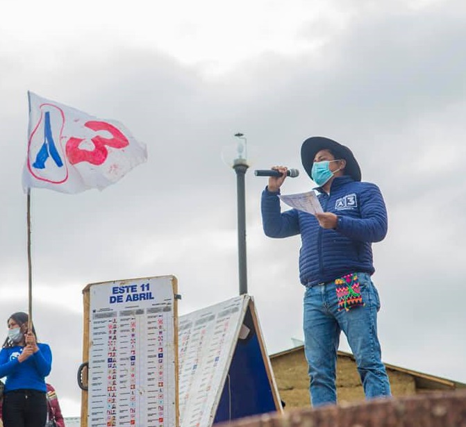 Jhon Apolinario frontal contra la pobreza y el desempleo