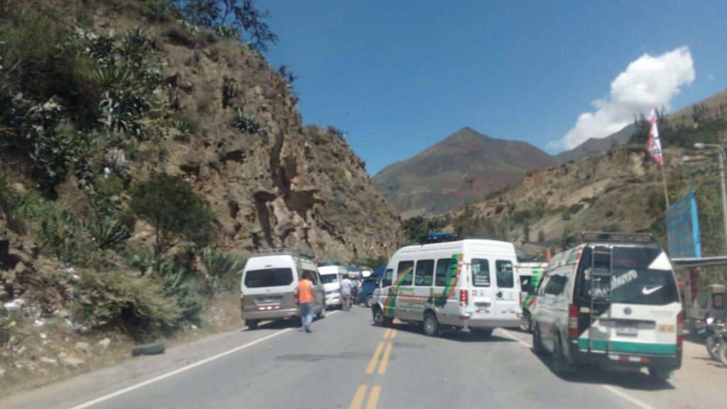 Transportistas en paro toman con piquetes vía Central