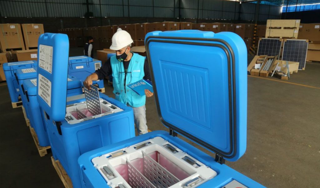 Minsa compra 1100 congeladoras solares para almacenar vacunas