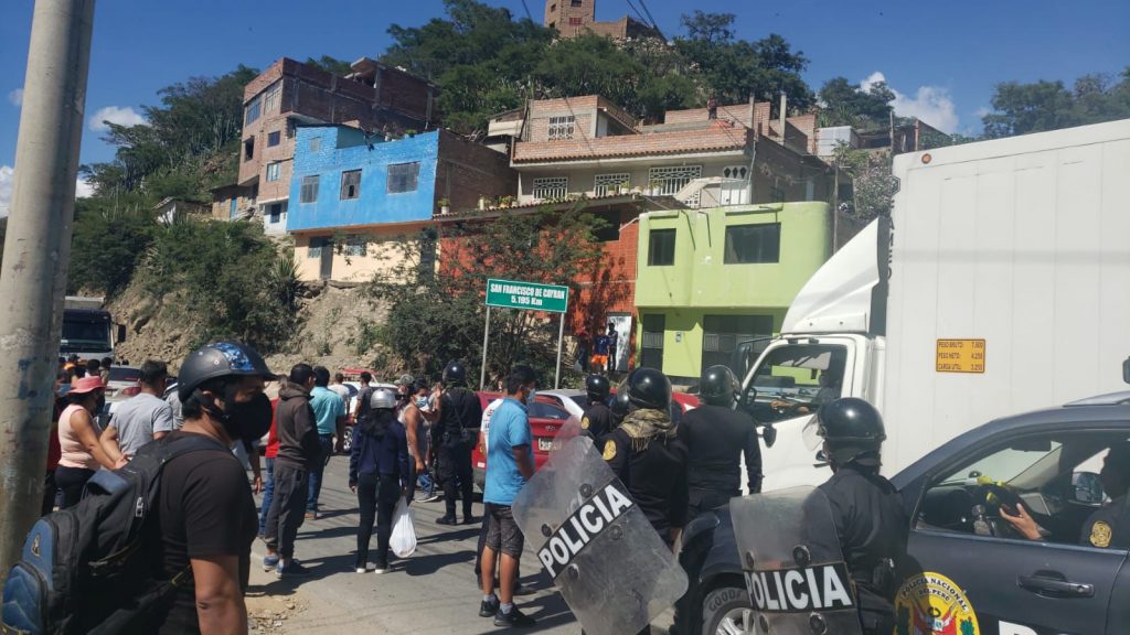 Video: Transportistas bloquean ruta Huánuco tingo María