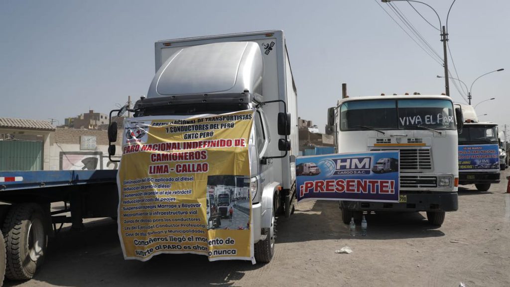 Camión de 43 toneladas de oxígeno medicinal se encuentra varado por paro de transportistas