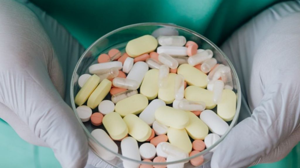 Resultados de un medicamento oral contra el COVID-19 son “prometedores”