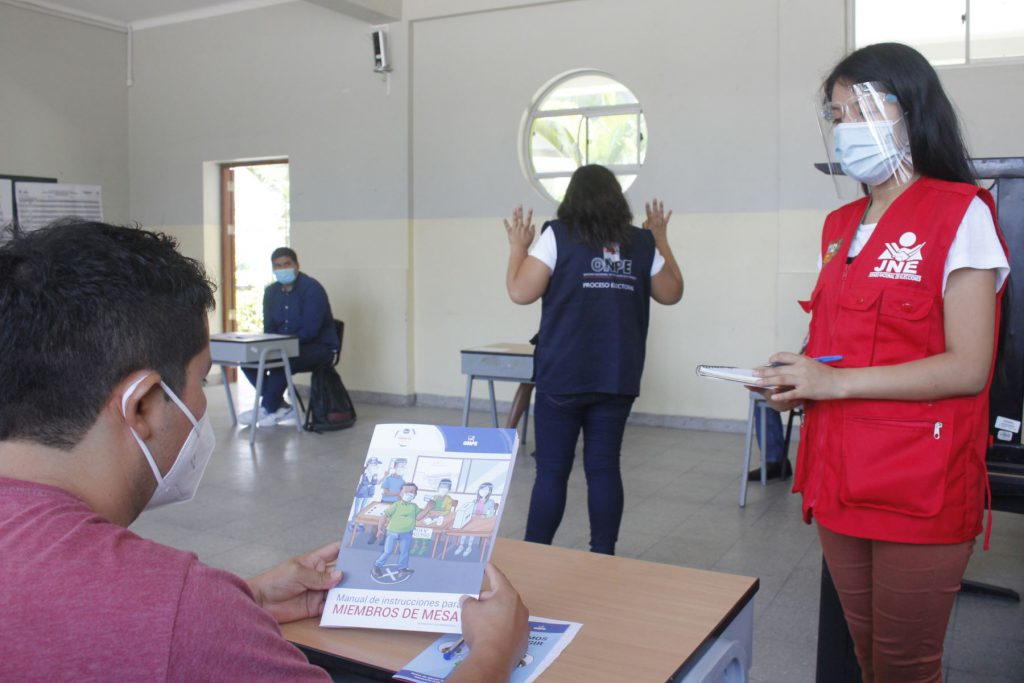 Elecciones 2021: por qué es necesario ir a votar con doble mascarilla