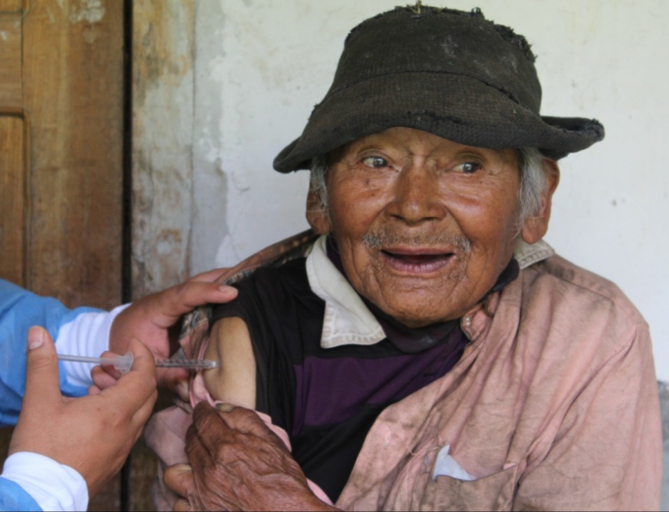 Abuelos “pusieron el hombro” contra la COVID-19