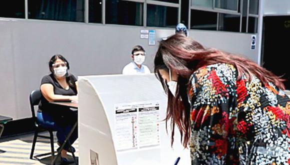 Dos días después de elecciones, miembro de mesa da positivo a COVID-19