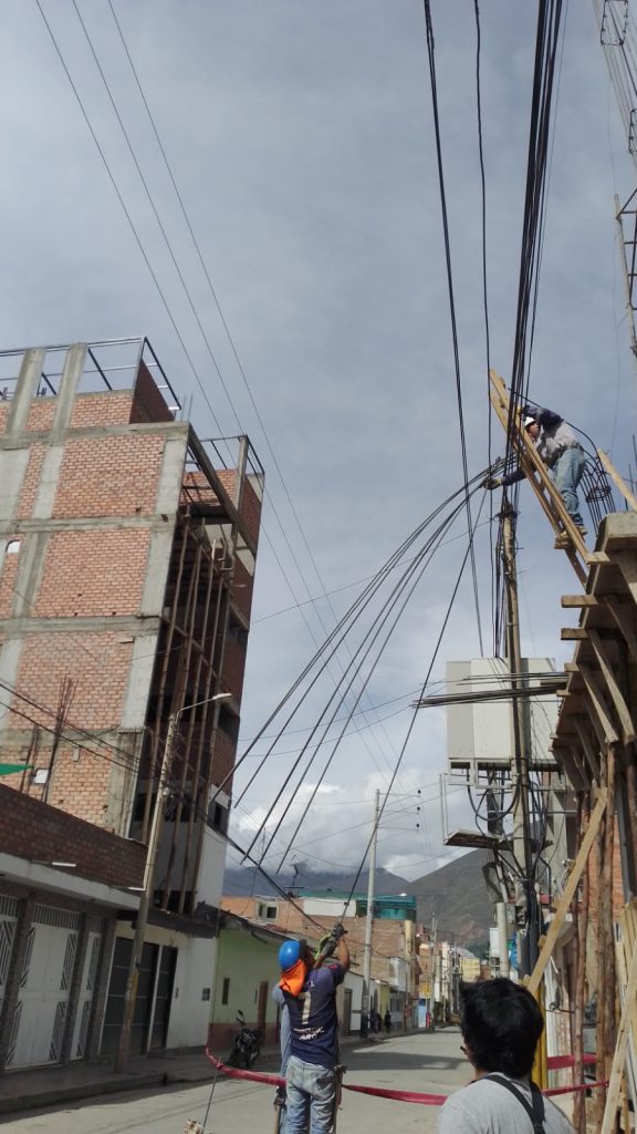 Albañil provoca corte de energía eléctrica en Huánuco