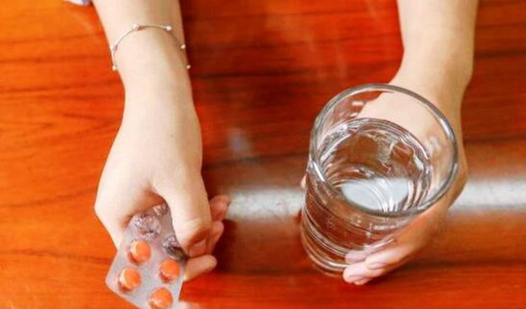 Corticoides aumentan riesgo de muerte en etapa temprana de COVID-19