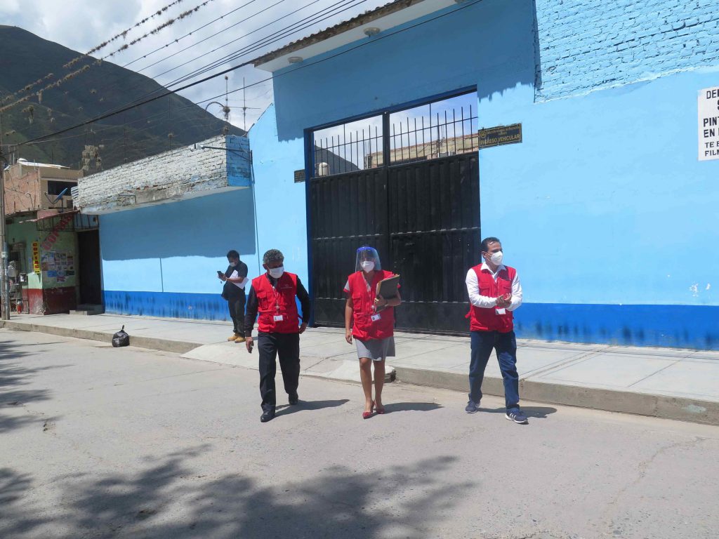 Contraloría supervisa entrega de tabletas en Huánuco