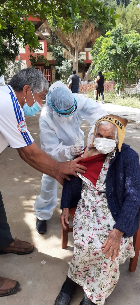 Inicia vacunación de adultos mayores de 80 años