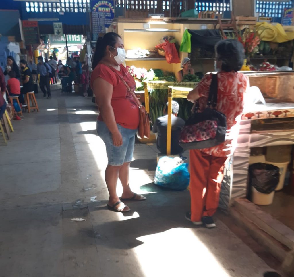 Incumplen uso obligatorio de protector facial en mercado Modelo