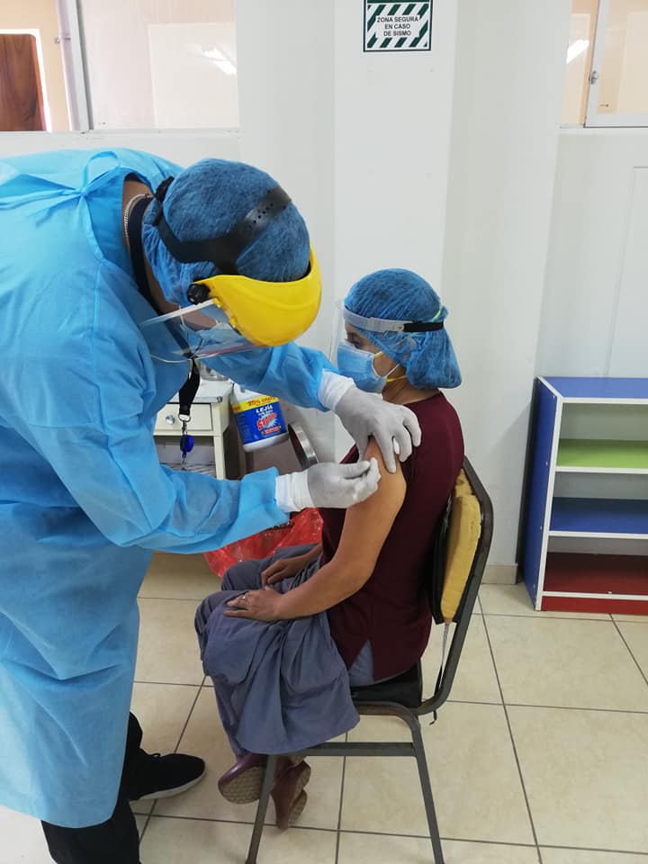 Vacunados de la Diresa padecen de la COVID-19