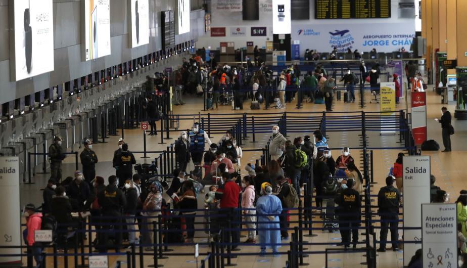 Aerolíneas no podrán cobrar más por postergar o transferir pasajes tras fallo del Tribunal Constitucional