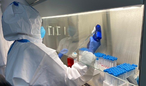 Variante británica de la COVID-19 no aumenta la gravedad de la enfermedad, según dos estudios