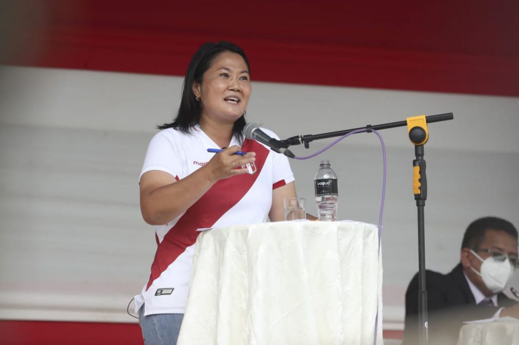 Keiko Fujimori promete aplicar estrategia contra el abandono y la deserción educativa