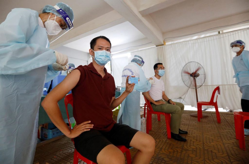 OMS aprueba uso de emergencia de vacuna china Sinopharm