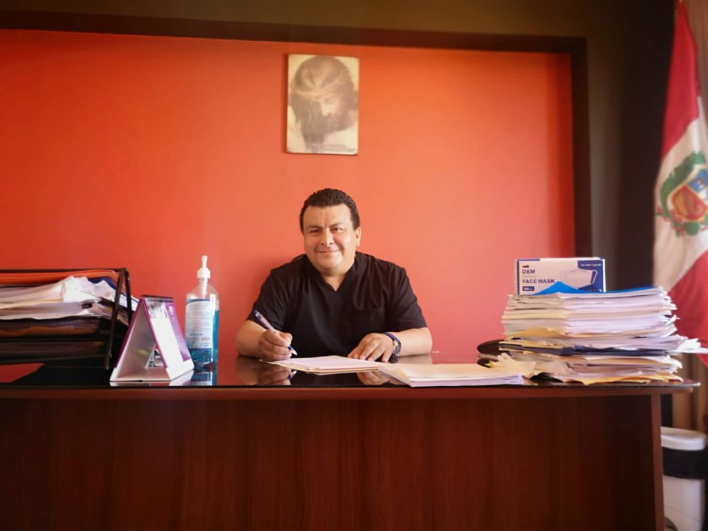 Alvarado cambia de manera inesperada a director de la Red Salud Huánuco