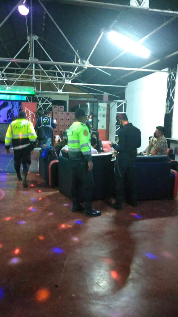 Clausuran bar por presunta prostitución clandestina