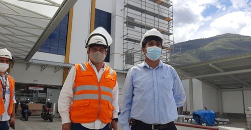 Consejero constató avance del hospital regional