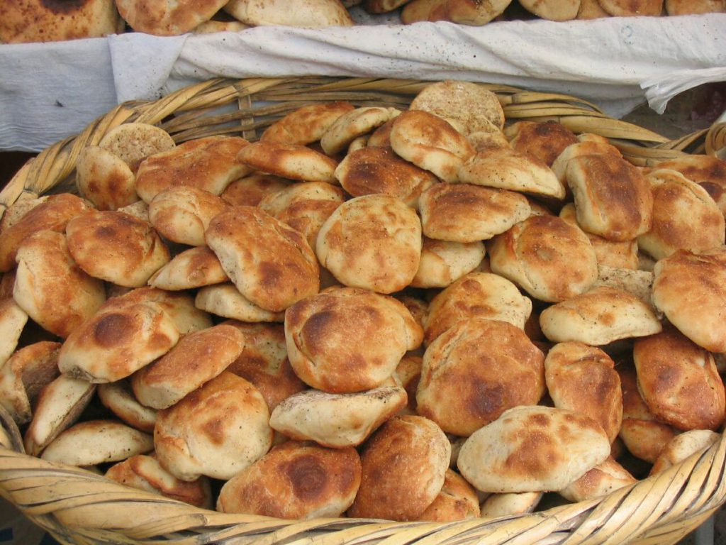 Precio del pan podría subir en los próximos días ante alza del dólar