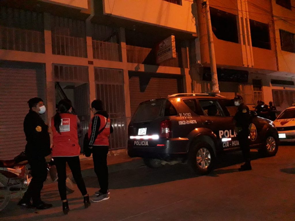 Madre e hija mueren degolladas en confuso hecho