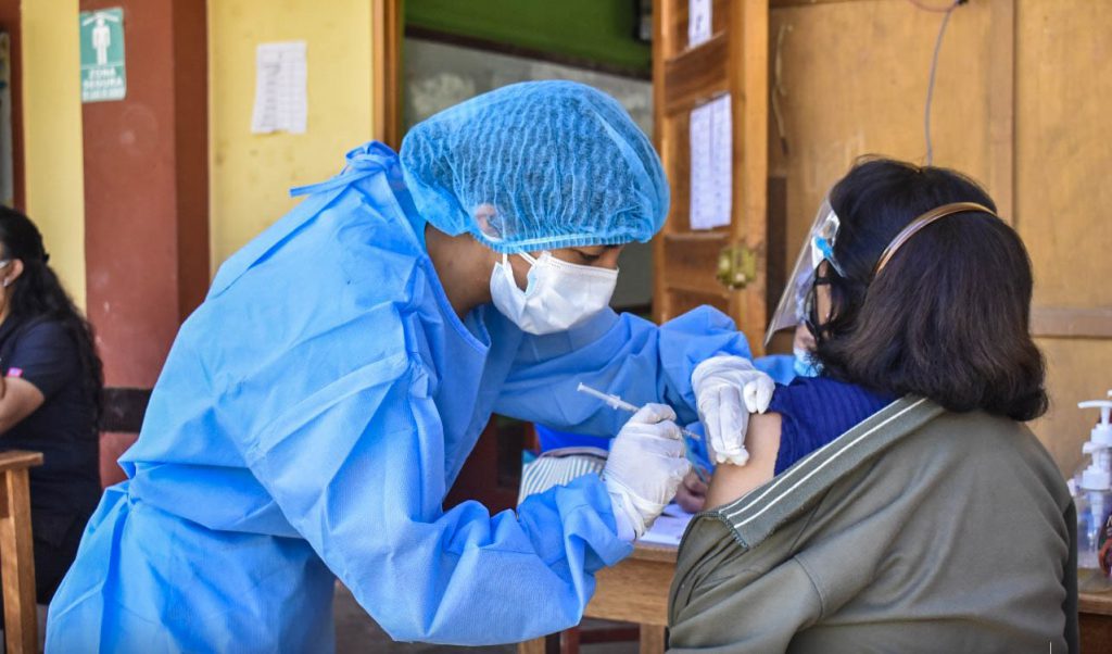 El viernes se reinicia vacunación contra la COVID-19 a mayores de 60 años