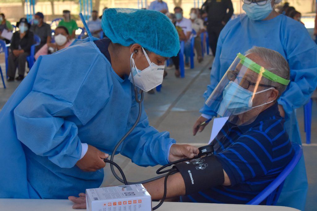 Jornada de vacunación para adultos mayores de 70 años culmina hoy martes