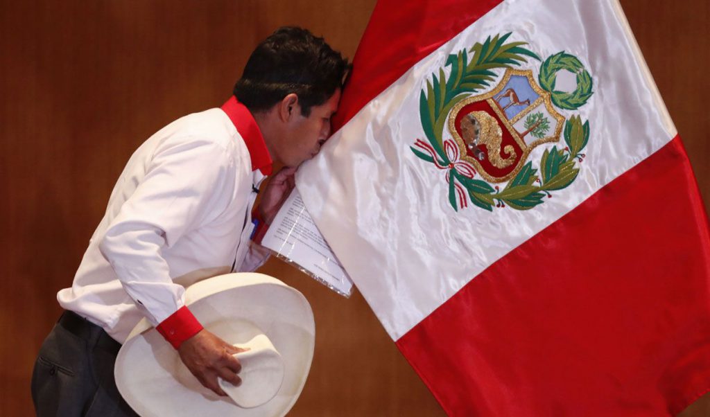 Castillo firma Proclama Ciudadana: “Juro de todo corazón por la verdadera democracia”