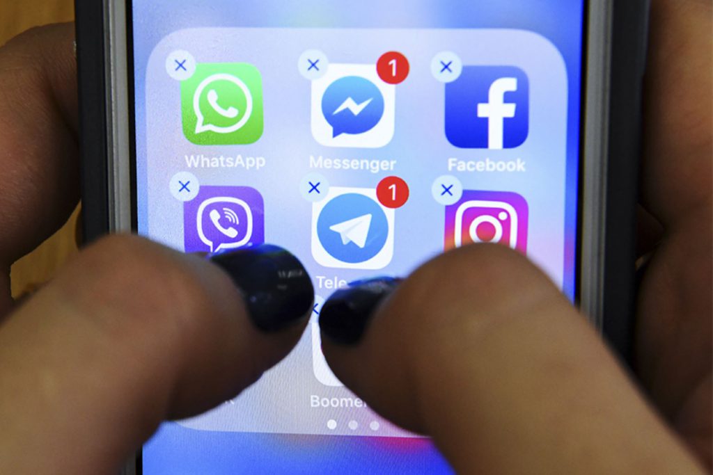 Facebook anuncia barra de respuestas rápidas y códigos QR para pagos en Messenger