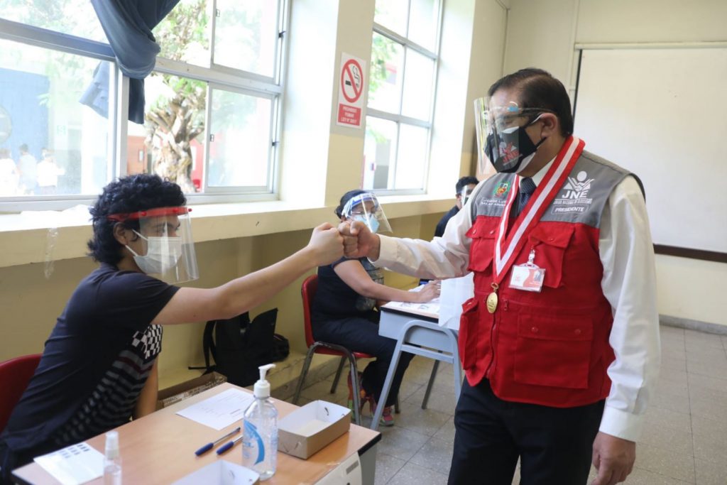 Presidente del JNE pide ir a sufragar y recuerda que es delito publicar el voto