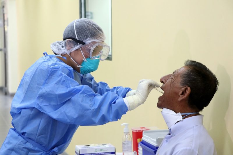 Declaran de necesidad pública la producción y uso de pruebas moleculares y serológicas