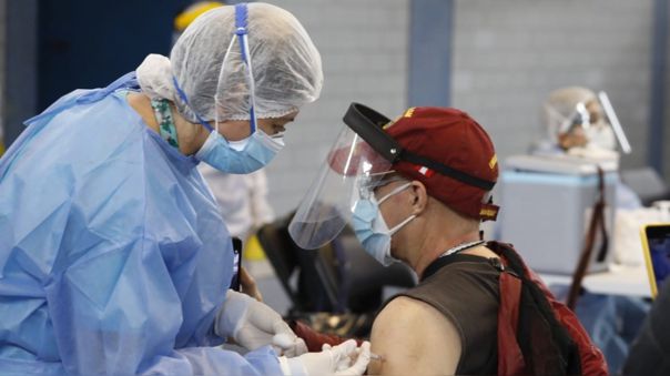 Más de dos millones de residentes en el Perú completaron su vacunación contra la COVID-19