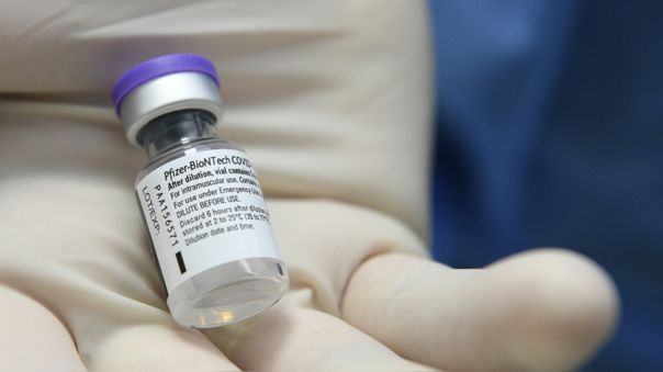 Pfizer estudiará avances de vacunación contra la COVID-19 para ver si se necesitan refuerzos