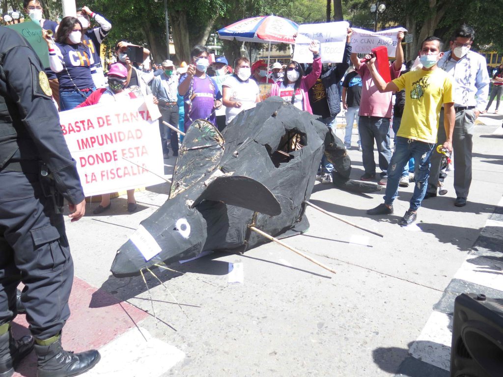 Acusan colusión de fiscales en denuncias en contra del gobernador Alvarado