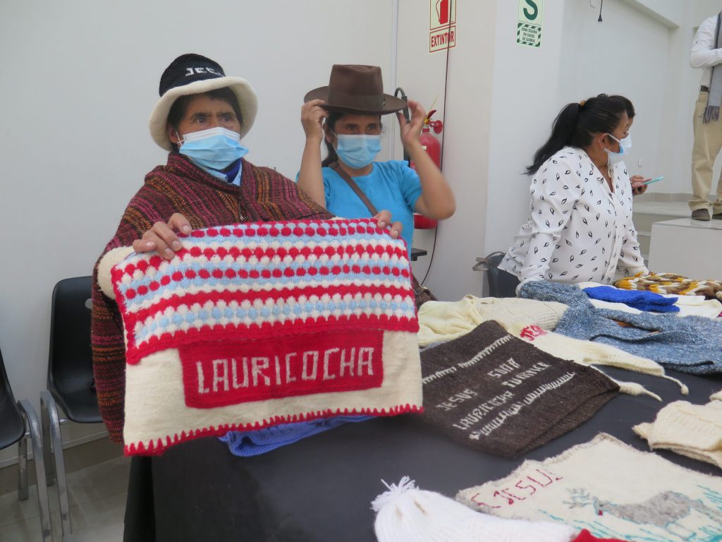 Artesanos piden a autoridades generar nichos de mercado para sus productos