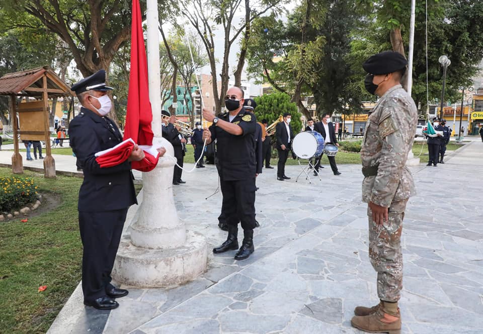 Conmemoraron el día de la bandera en Plaza de Armas de Huánuco