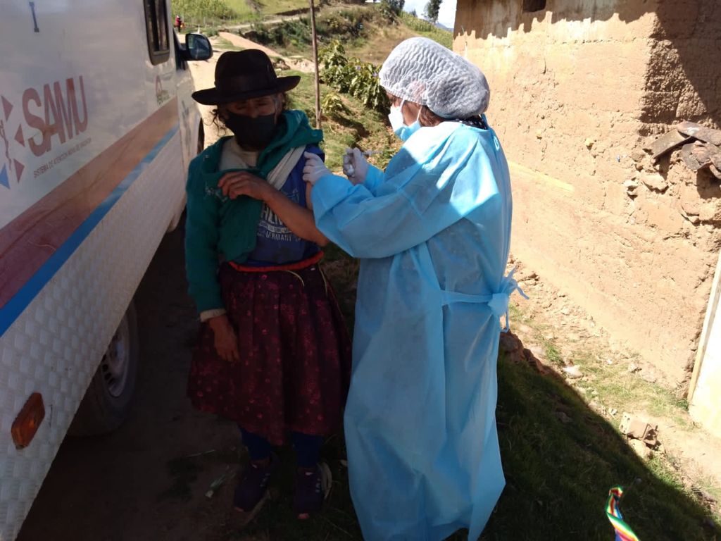 Continúa vacunación anticovid en adultos mayores de 65 años en Llata