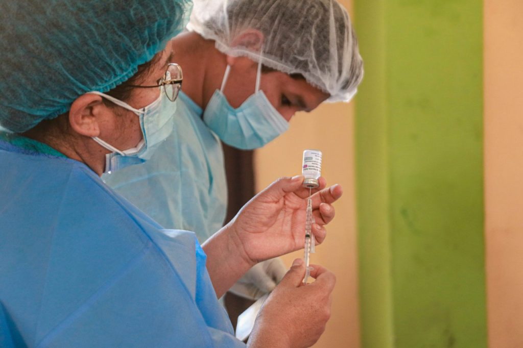 Convocan a municipalidades para consolidar propuesta de compra de vacunas contra la COVID-19